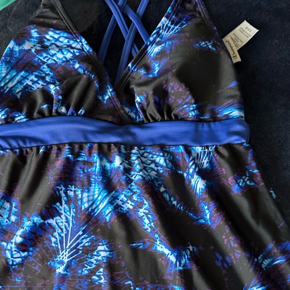 Champion takini bathing suit top. size smalll - Picture 3 of 9